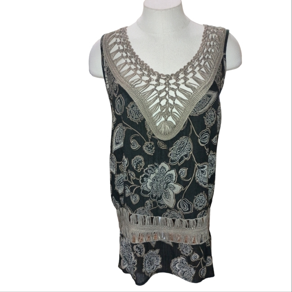 NWT Gimmicks by BKE Floral Crochet Embellished Sleeveless Blouse Size S